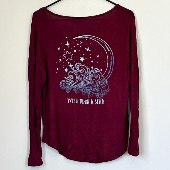 NWT Stunner Burgundy Red Wish Upon A Star Graphic Long Sleeve Top - Size: L - Picture 6 of 6